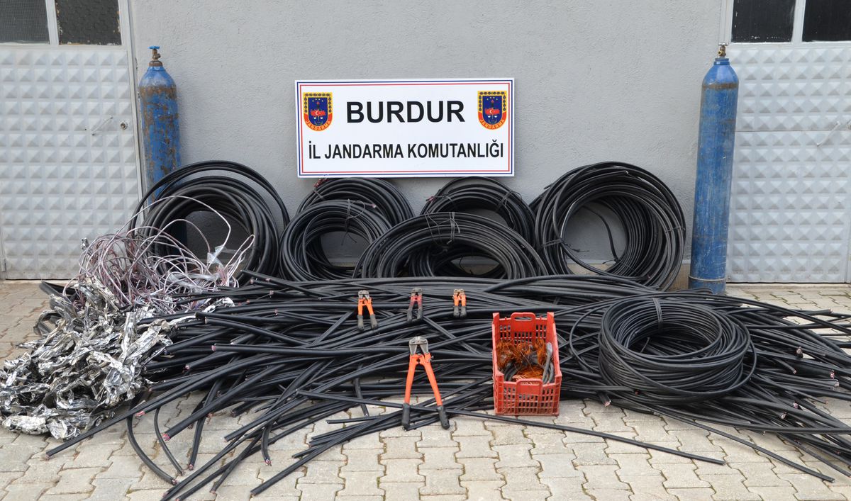 Kablo Hırsızları Yakalandı