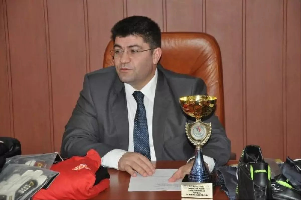 Kaymakamdan Liseli Futbolculara Jest