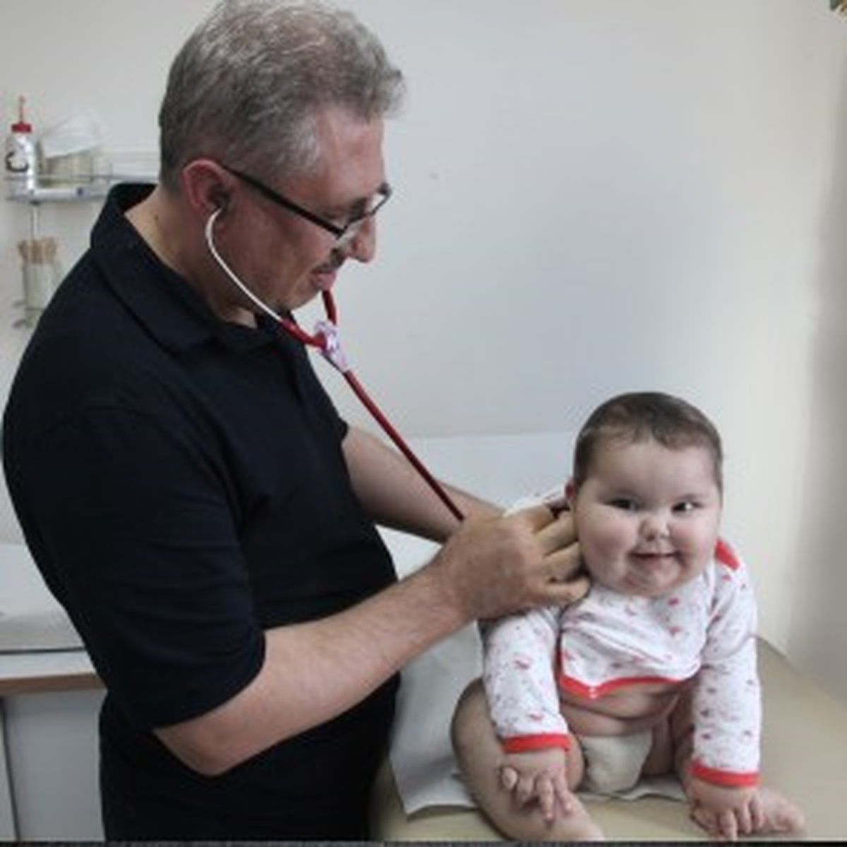 Melek Bebek Emin Ellerde