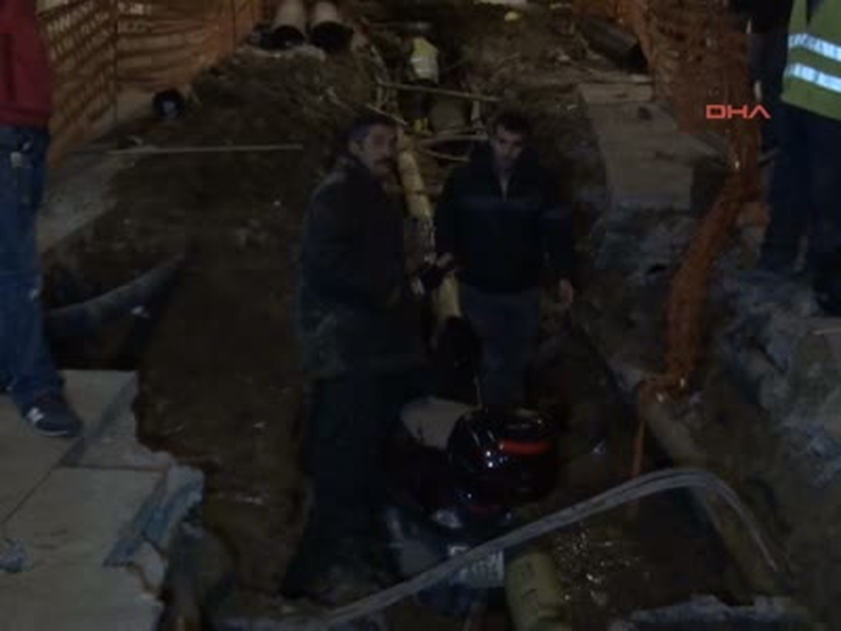 Motosikletiyle Çukura Düştü Diye Az Daha Dayak Yiyecekti