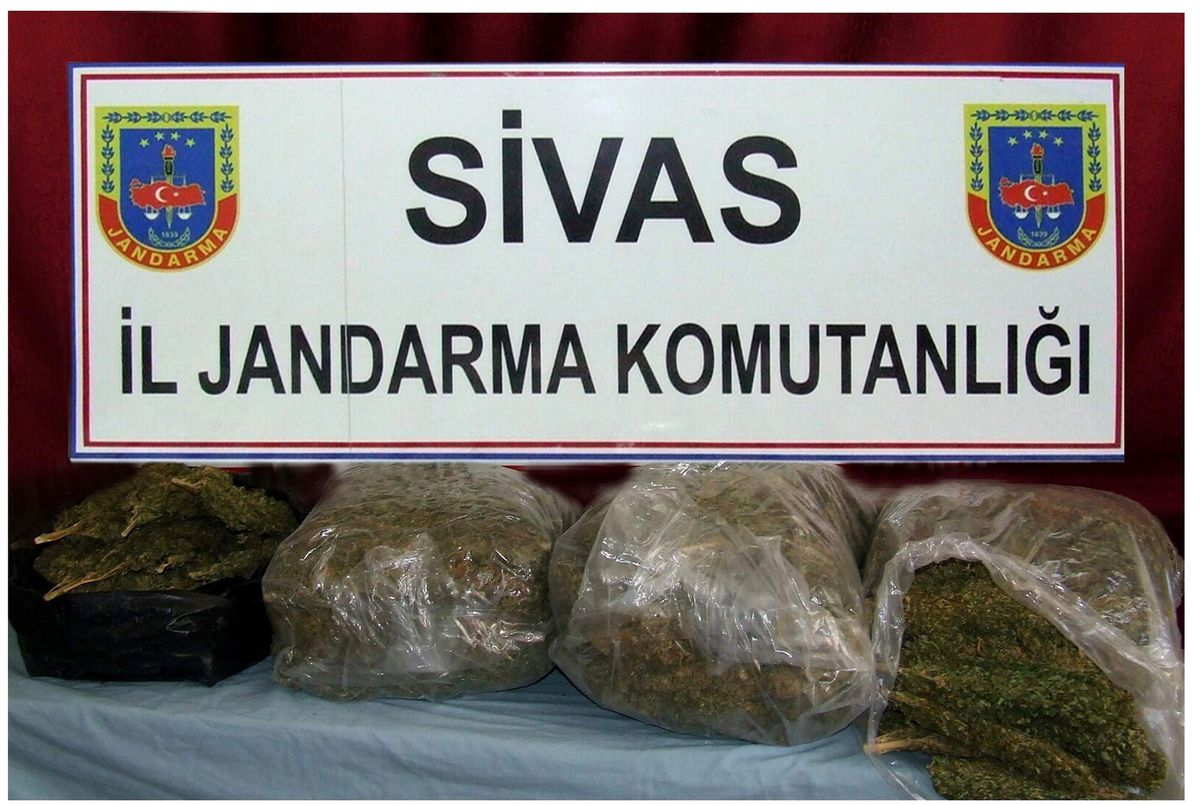 Sivas\'ta 16 Kilo Esrar Yakalandı