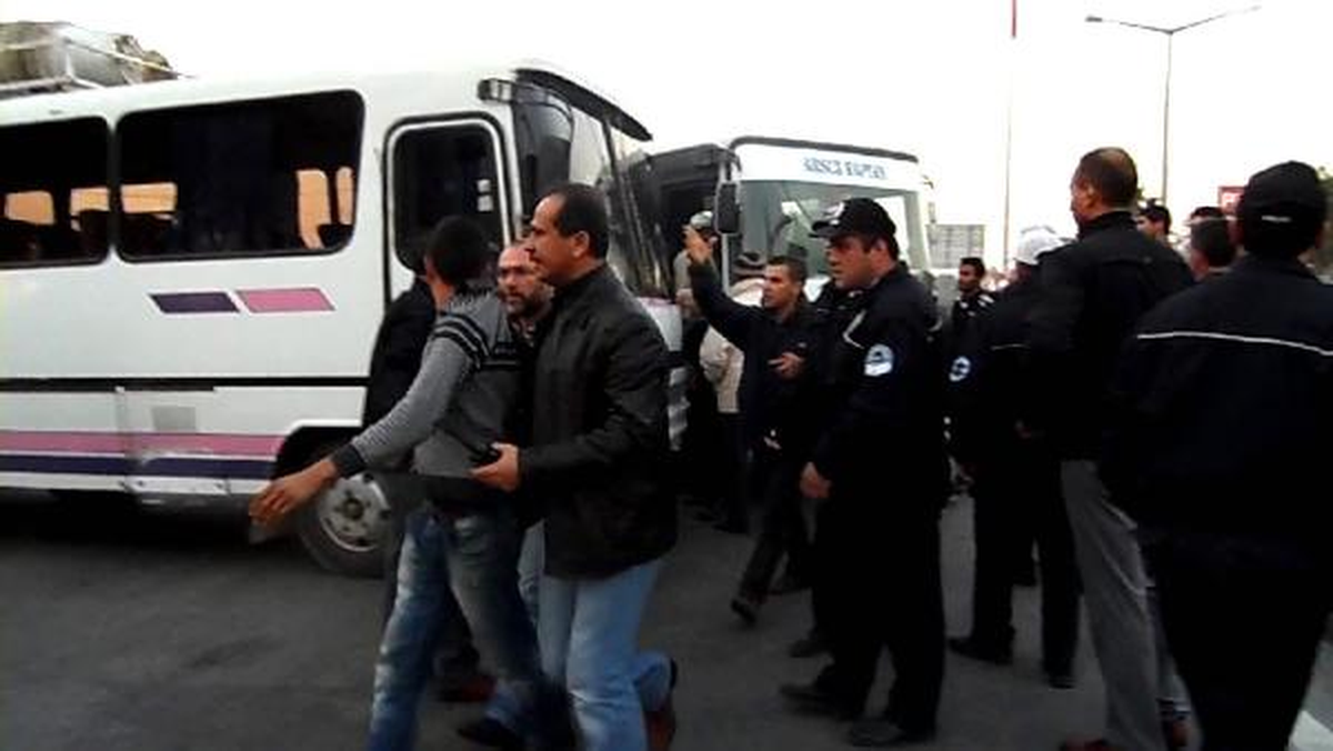 Tarım İşçileri Trafik Cezasına Kızıp Polise Saldırdı