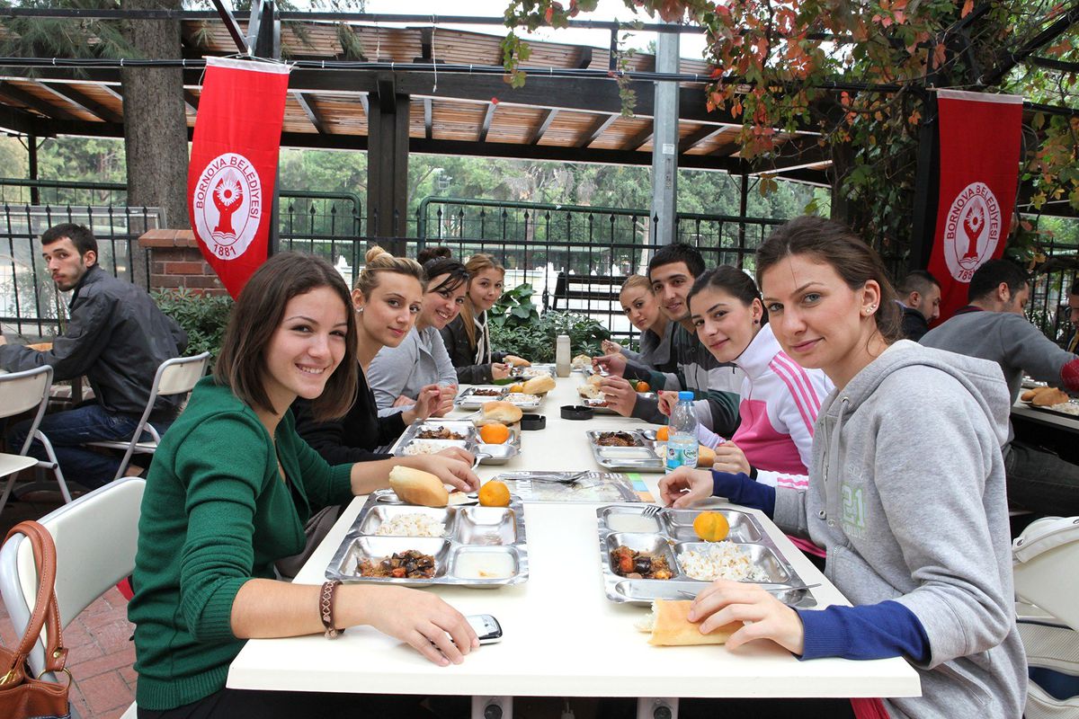 Üniversite Öğrencilerine Ücretsiz Yemek, Sınırsız Çay