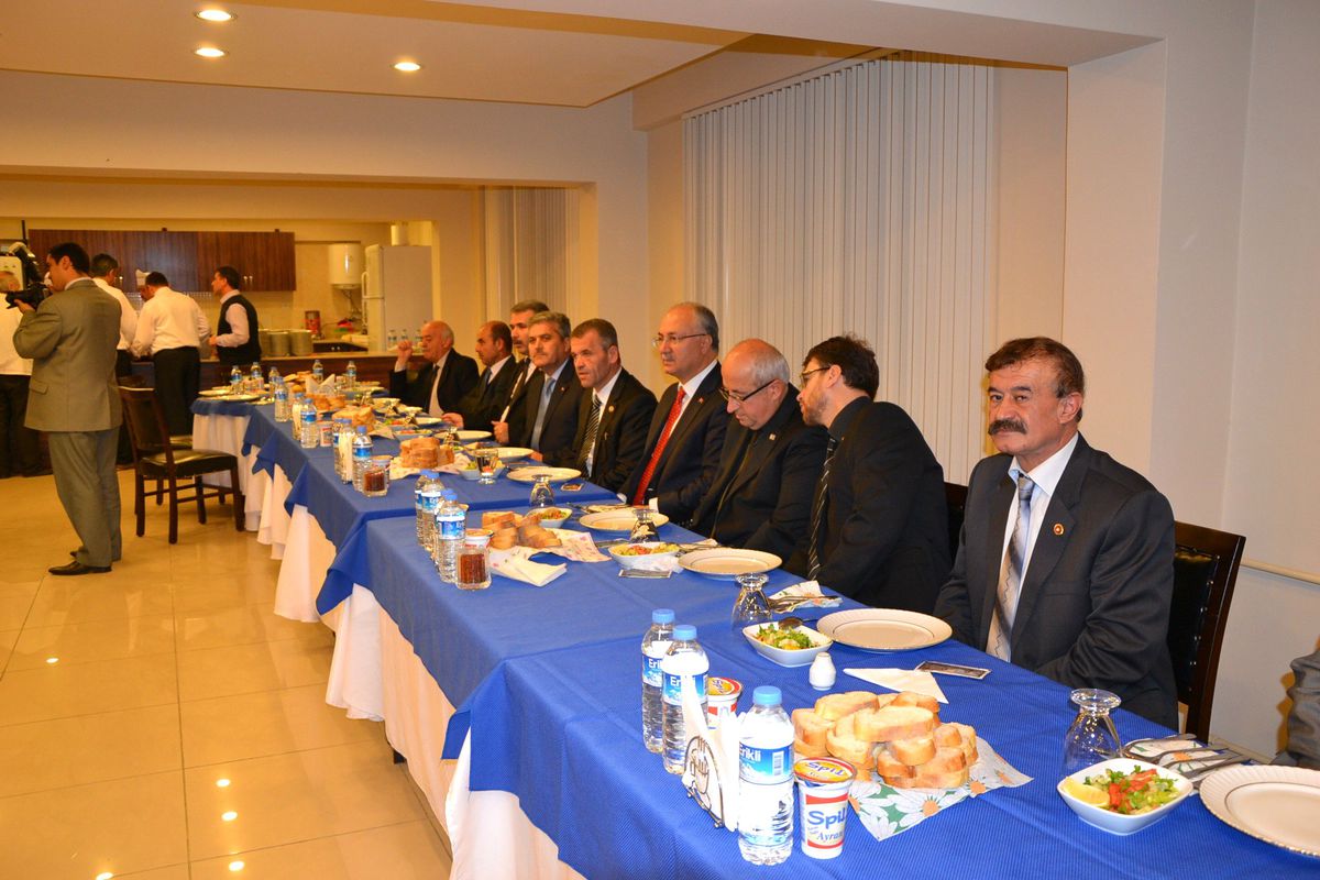 Vali Daşöz İgm Üyelerine Yemek Verdi