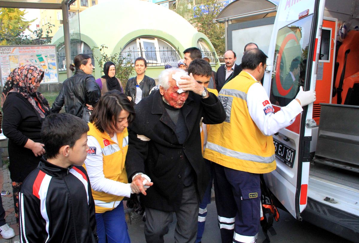 Yaşlı Adam Düşüp Yaralandı
