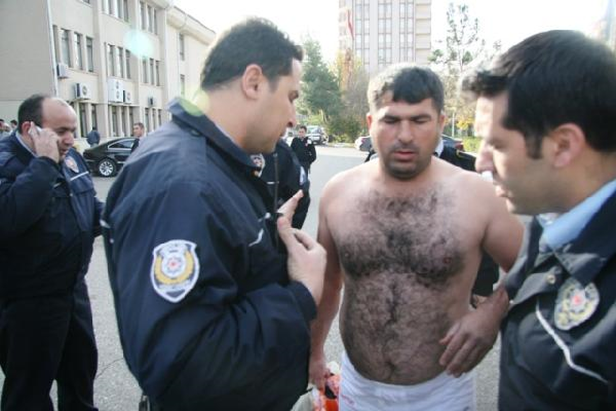 İşçiden Çıplak Protesto