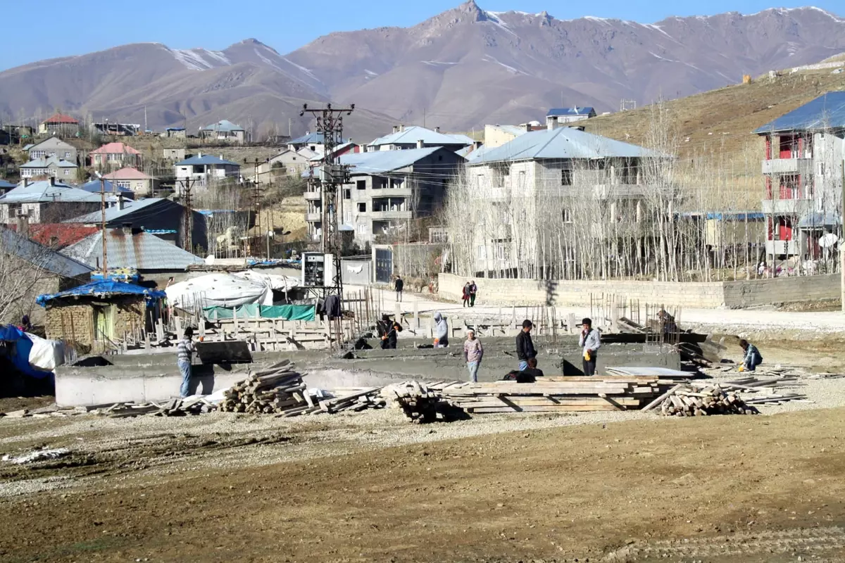 Yüksekova'da Taziye ve Halk Evleri Yapılıyor