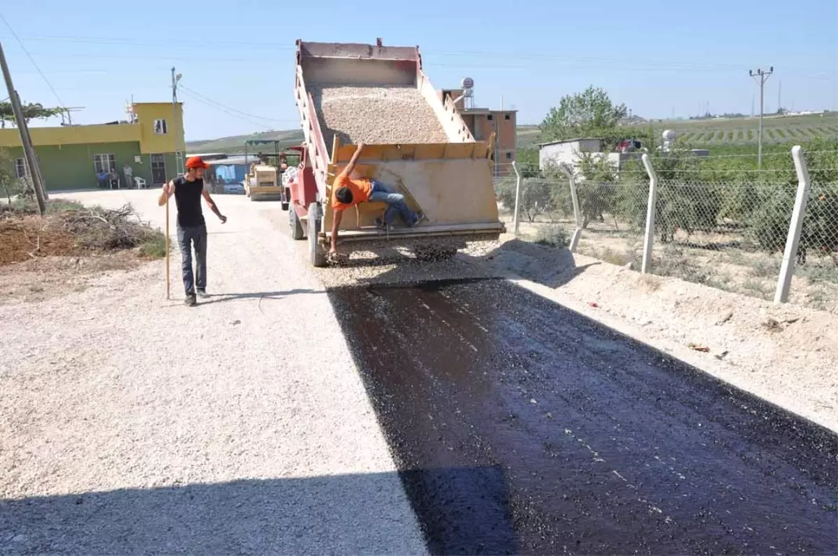 Yüreğir\'de Köy Yolları Asfaltlanıyor