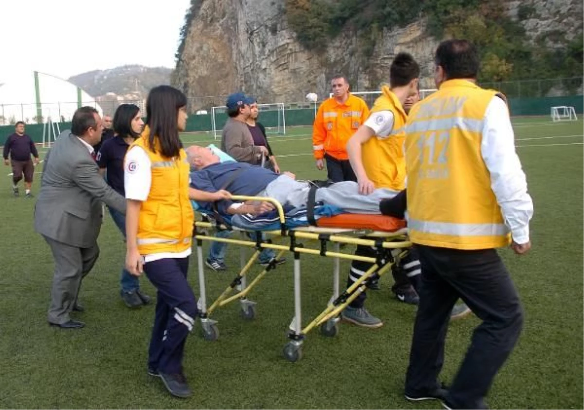 Zonguldak Hastanın Sahaya İnen Ambulans Helikoptere Sedye ile Getirilmesine Doktor Tepkisi