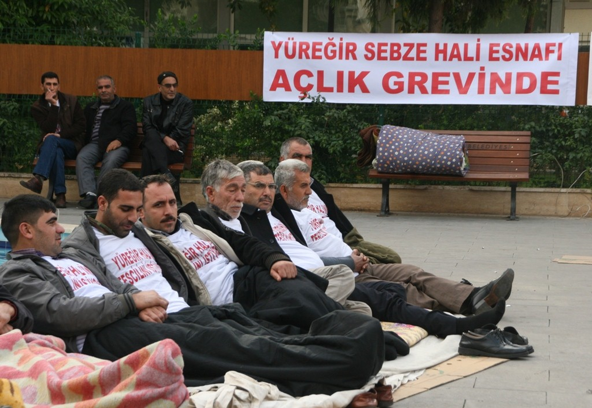 Adana\'da Hal Esnafının Açlık Grevi Sürüyor