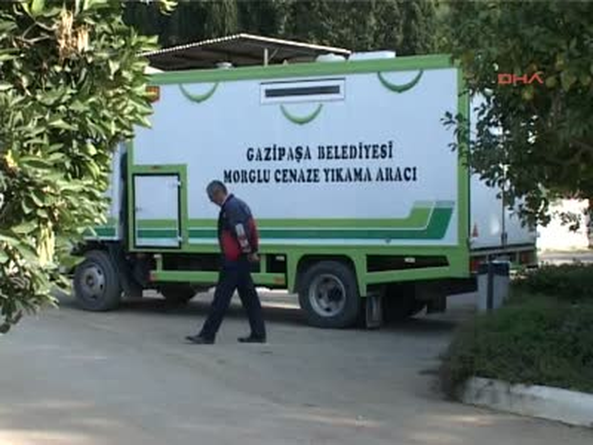Alanya Otomobilin Çarptığı At Telef Oldu, Sürücü Öldü Otomobilin Çarptığı At Telef Oldu, Sürücü Öldü