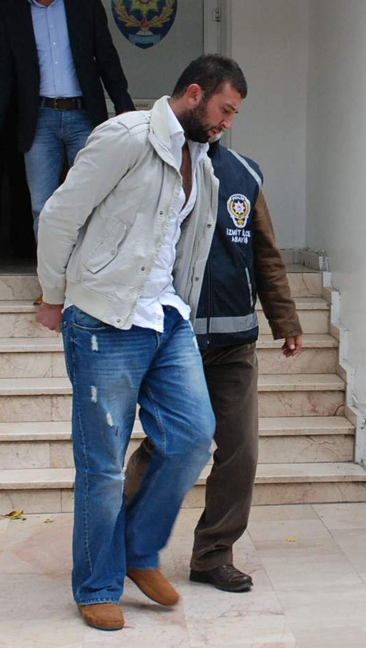 Alkol Alıp Polise Direnen İki Kişi Yakalandı