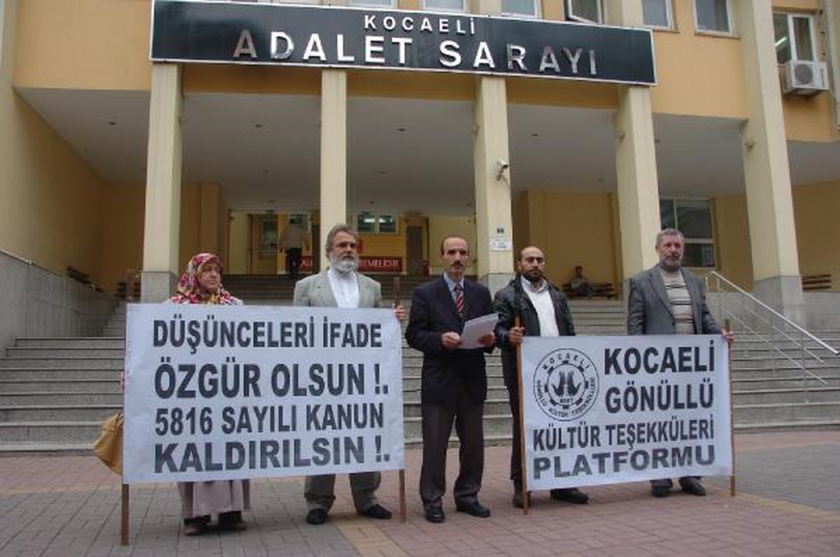Atatürk\'e Hakaret Davası Ertelendi