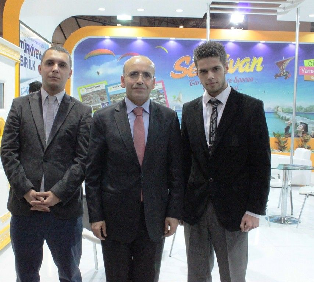 Bakan Şimşek, 13. CeBIT Eurasia\'yı Gezdi