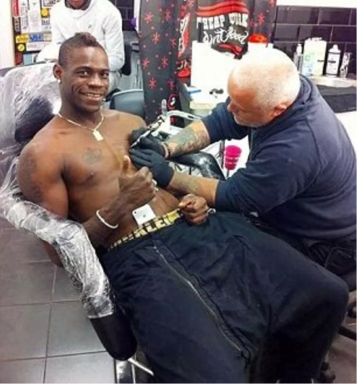 Balotelli Bu Kez Yeni Dövmesiyle Gündemde