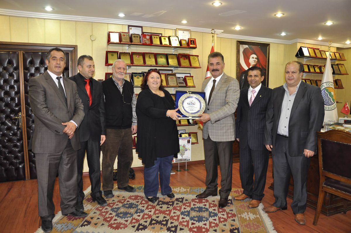 Başkan Tuna\'ya \'Eğitime Destek\' Plaketi