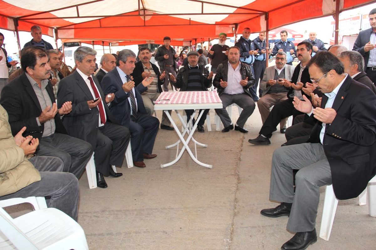 Başkanlar Aşure Dağıttı