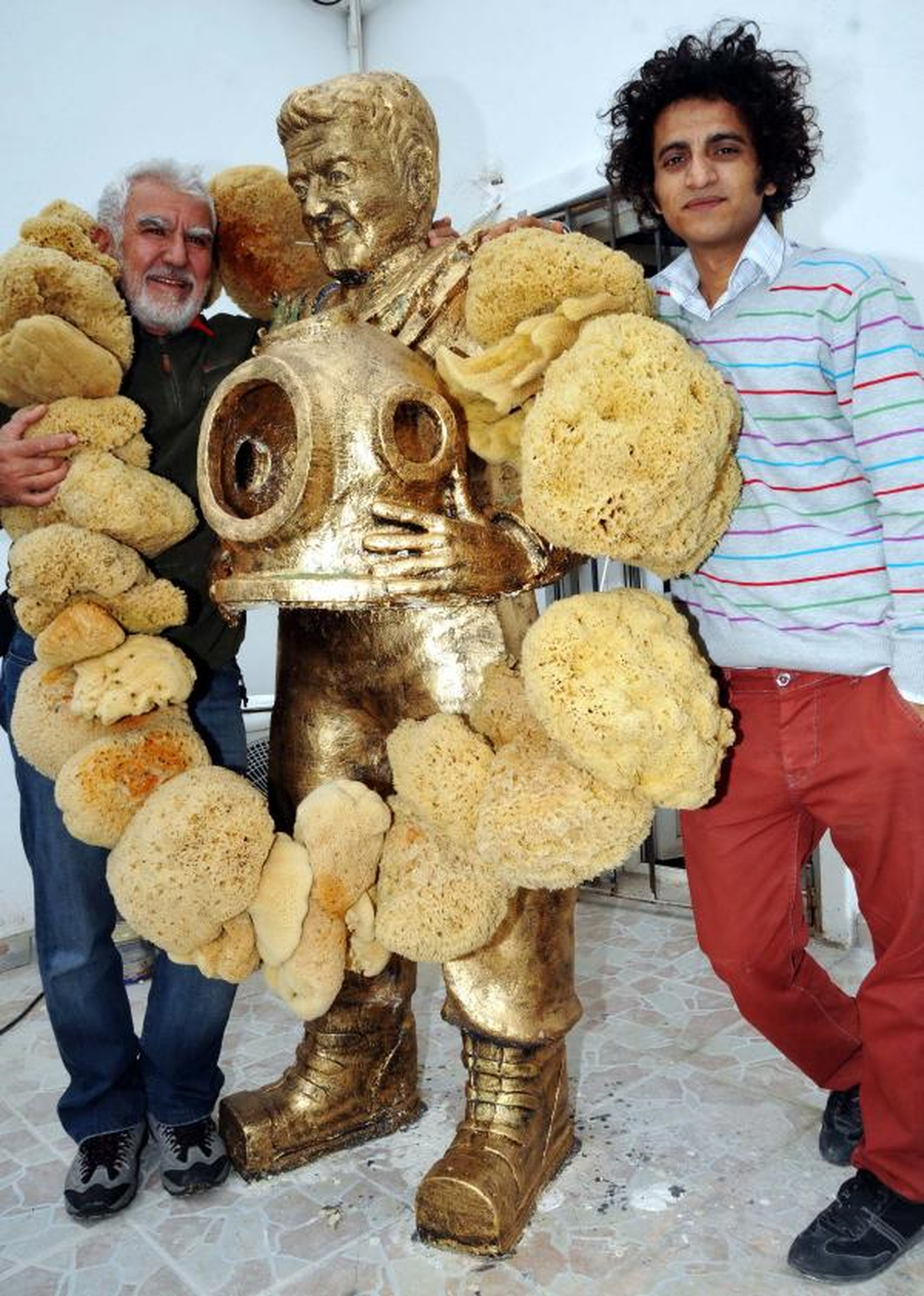 Bodrum\'un Son Süngercisinin Heykeli Yapıldı