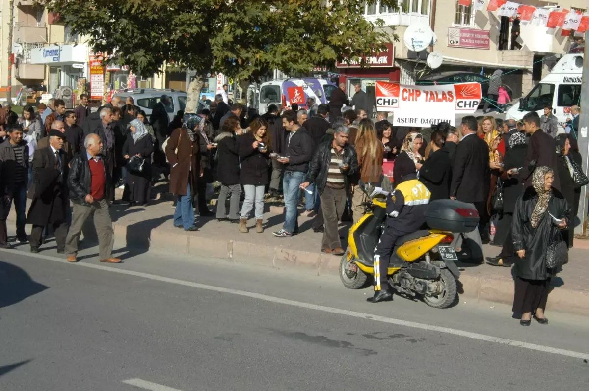 CHP Talas İlçe Örgütü Aşure Dağıttı