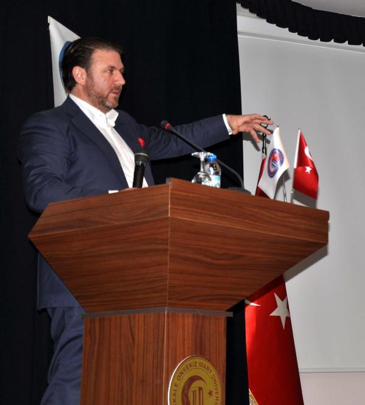 Çomü\'de Yiğit Bulut\'a Yumurtalı Protesto
