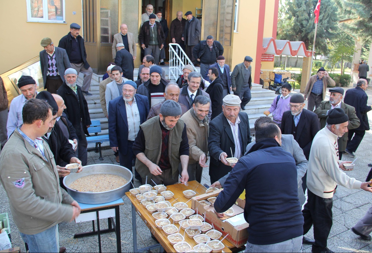 Çorum Mevlana Camii\'nden 2 Bin 500 Kişiye Aşure
