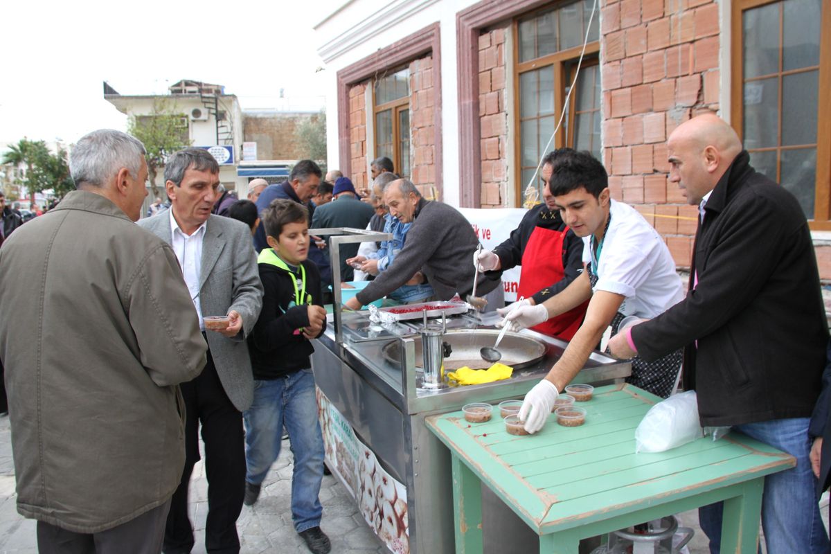 Didim Karadenizliler Derneği\'nden Aşure Etkinliği