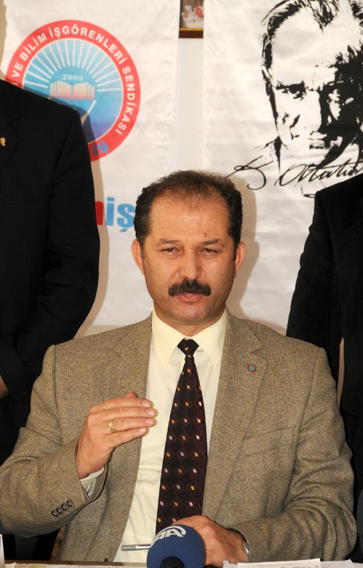 Eğitim İş Kıyafet Yönetmeliğinin İptali İçin Danıştay\'a Başvurdu
