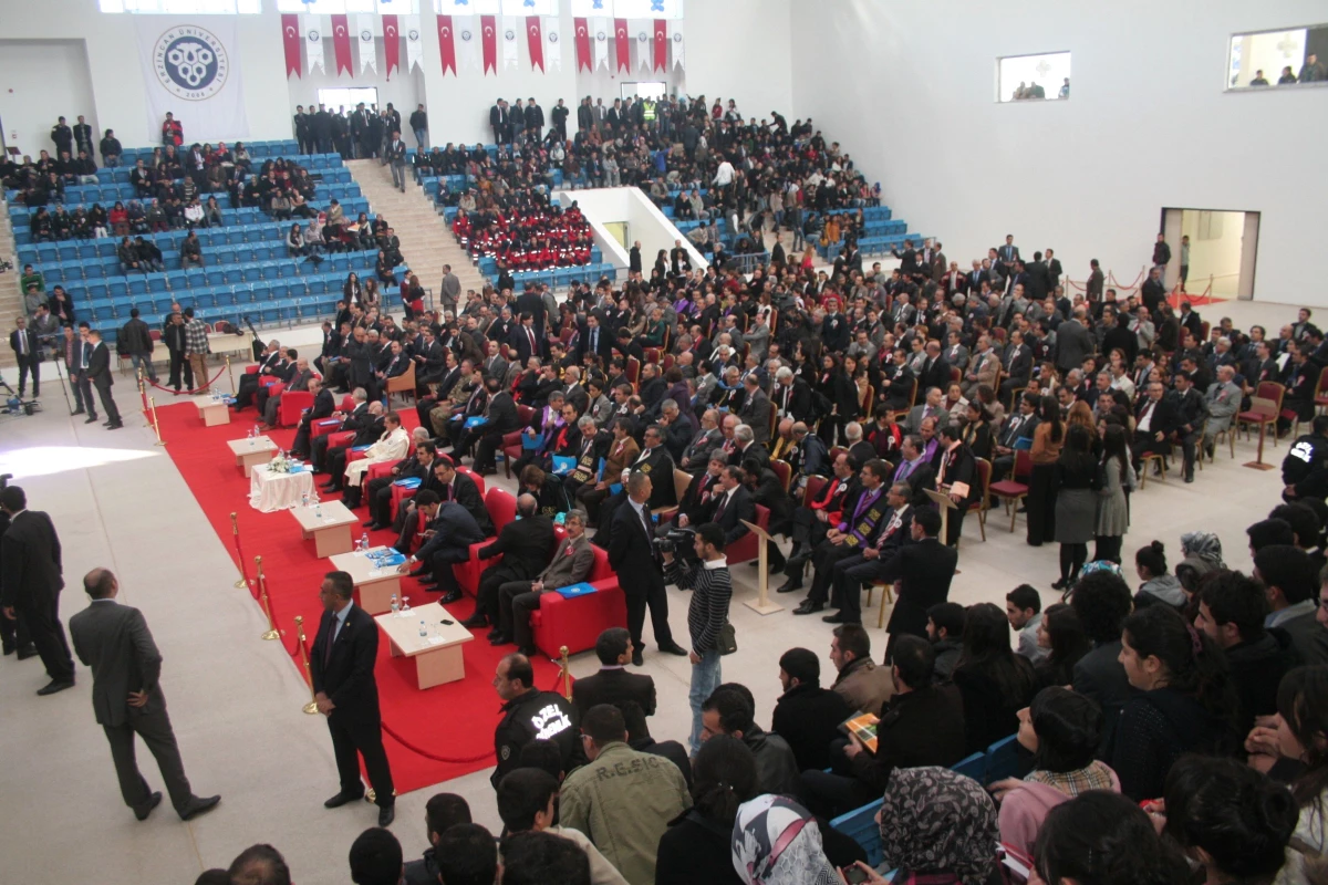 Erzincan Üniversitesi\'nde Akademik Yıl Açılış Töreni