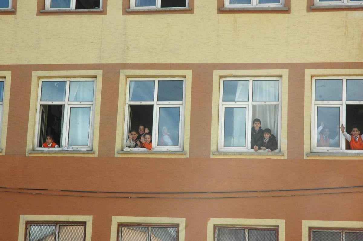 Hakkarili Veliler Kıyafet Değişikliğine Tepki Gösterdi