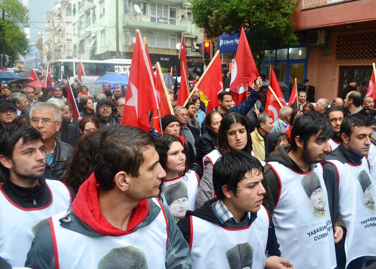 İşçi Partililer NATO\'yu Protesto Etti