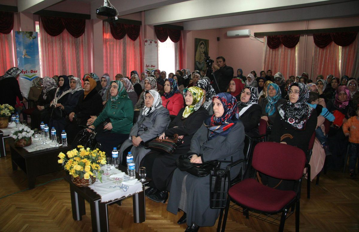 İyider Aşure Dağıttı