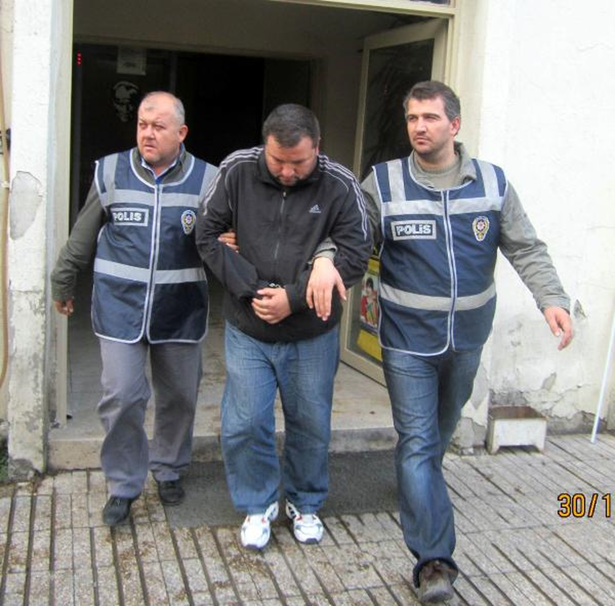Kara Listeye Girenleri Kredi Vaadiyle Dolandıran Sevgililer Yakalandı