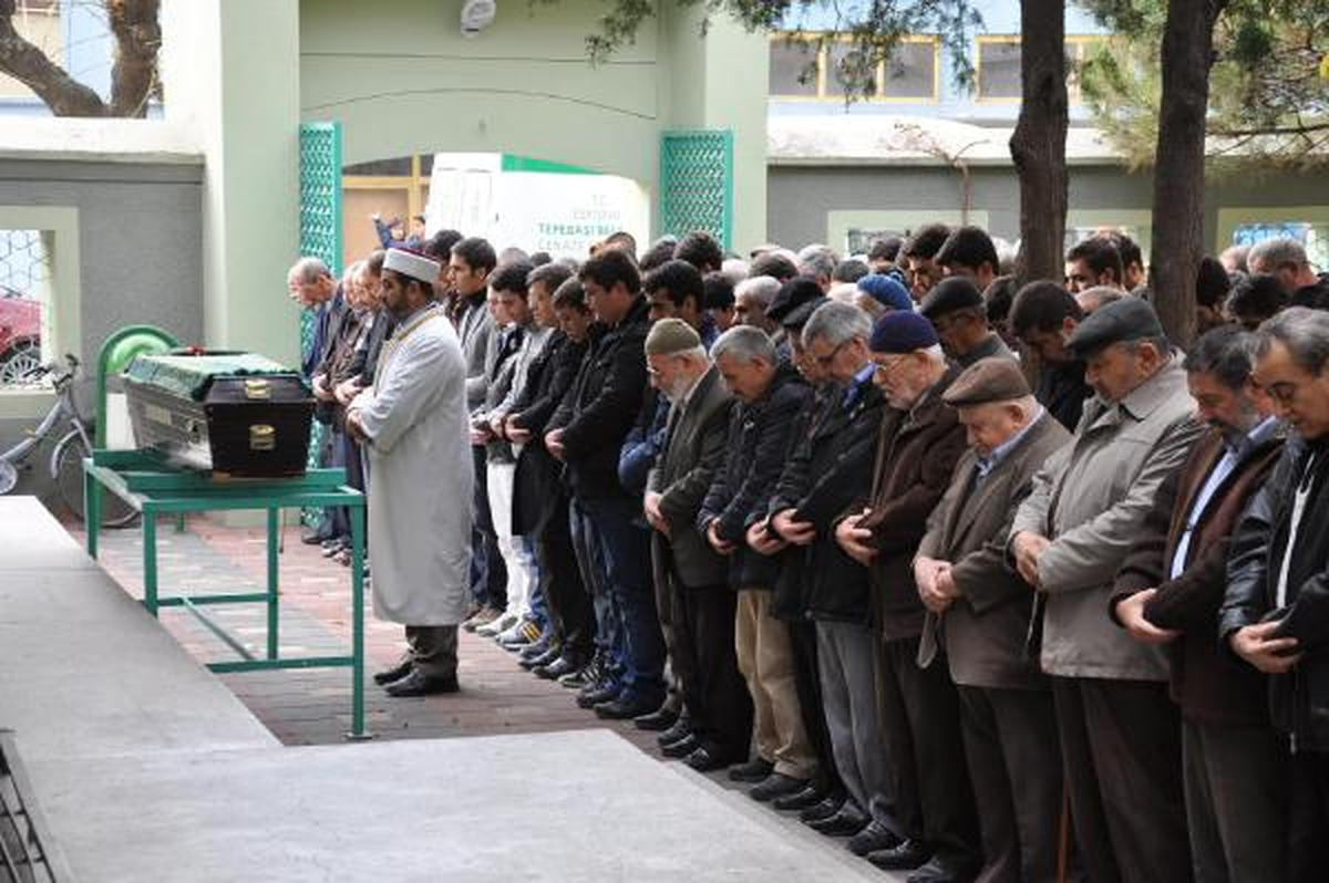 Kocası Tarafından Öldürülen Kadın Toprağa Verildi