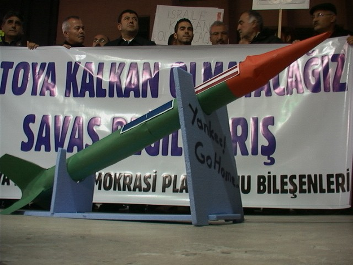 Malatya\'da ABD Bayraklı Füze Ateşe Verildi