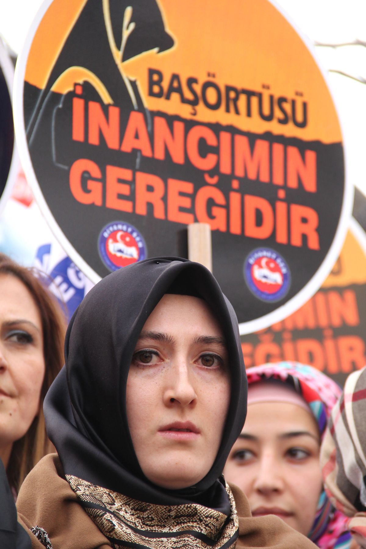 Memur-Sen\'den Meclis Önünde Başartösü Eylemi