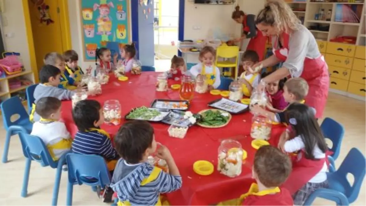 Minik GKV\'liler Kış Turşularını Kendileri Yapıyor