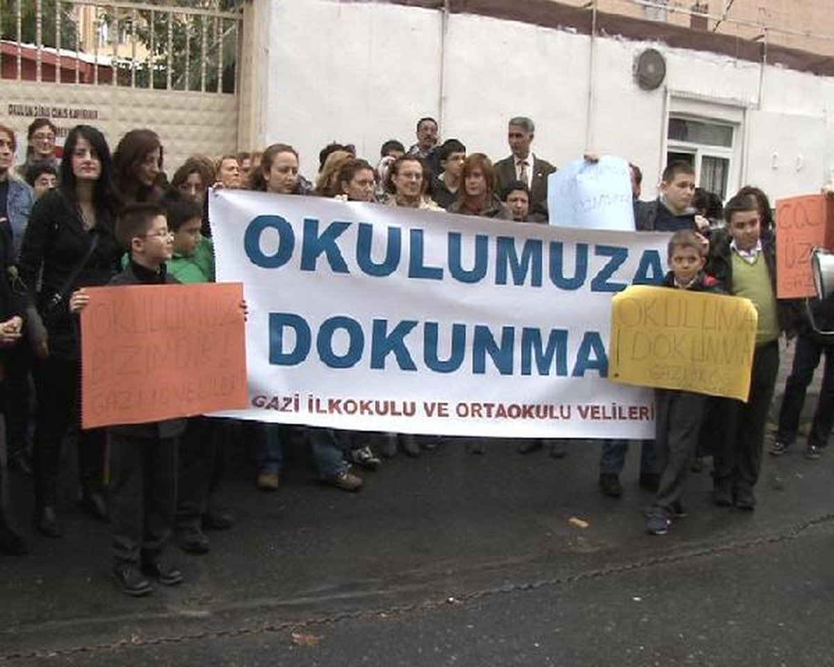 Öğrenci ve Velilerin \'Okuluma Dokunma\' Protestosu