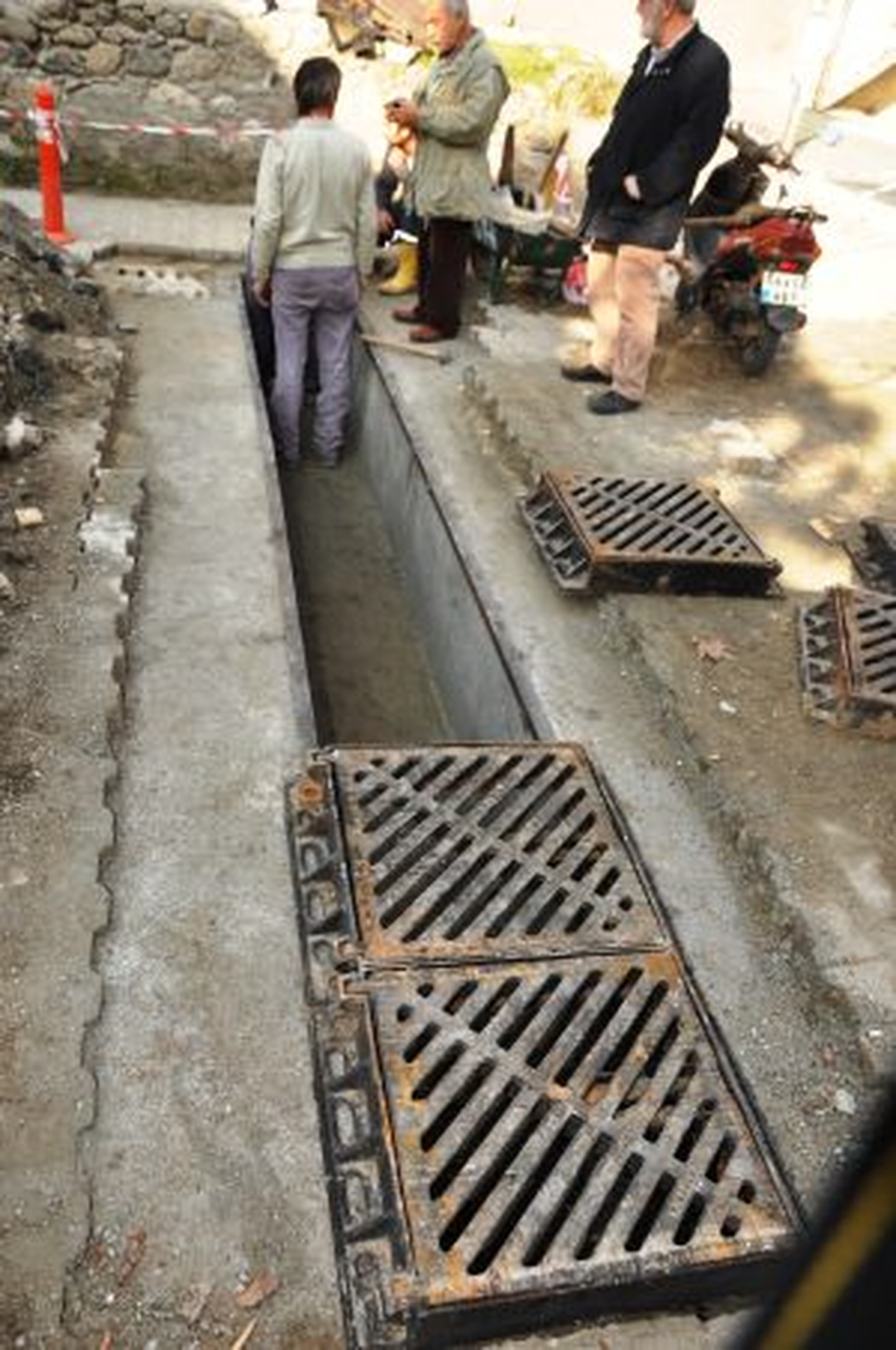 Sapanca\'da Yağmursuyu Kanalları Yapılıyor