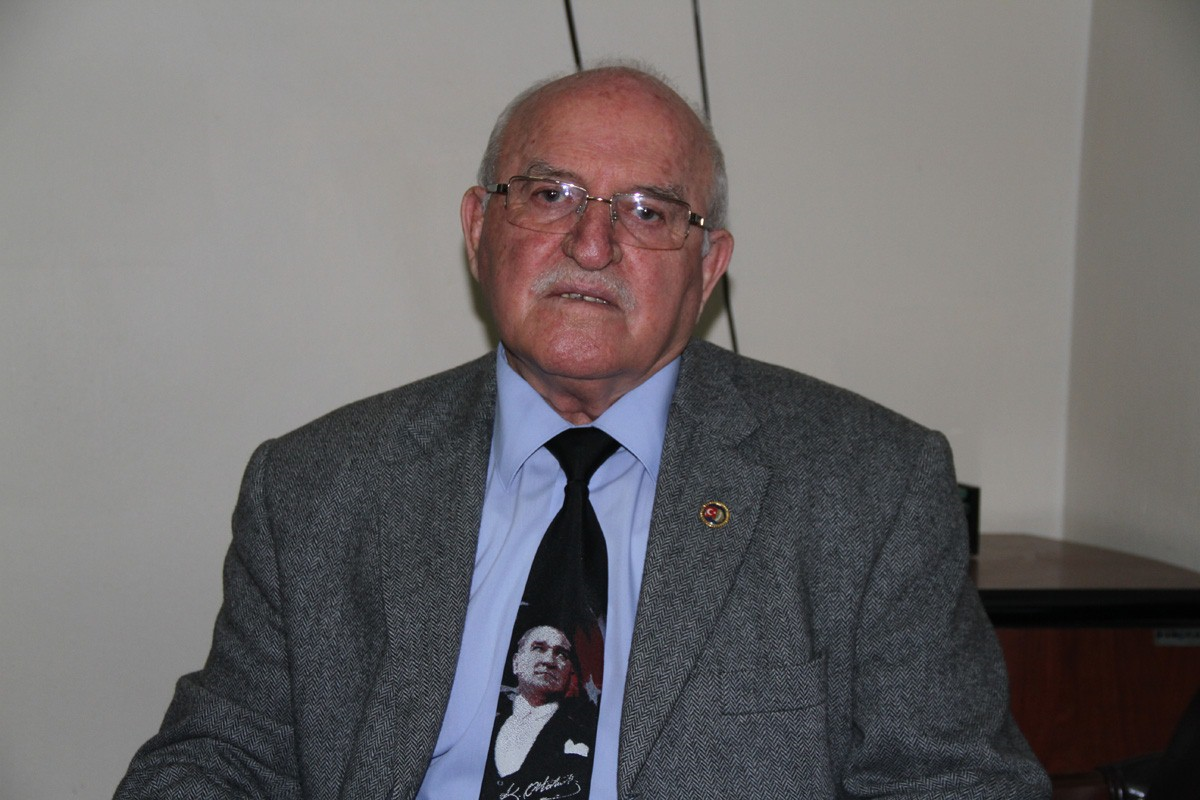 Şehit Babası, Vefat Eden Eşinin Dikiş Makinesini Eğitime Bağışladı