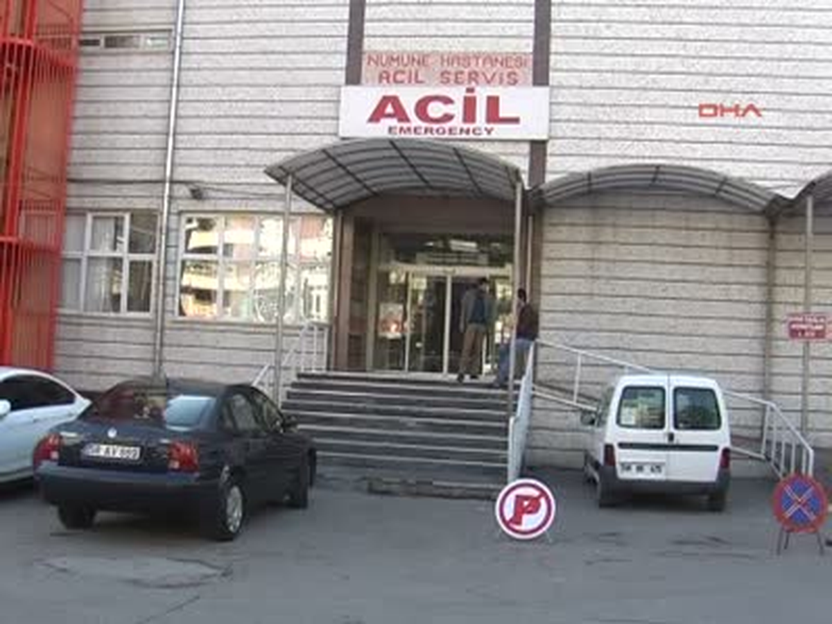 Sivas Öğretmene Dayak Suçlaması Öğretmene Dayak Suçlaması Sivas\'ta Kanuni Orta Okulu Öğrencisi 15...