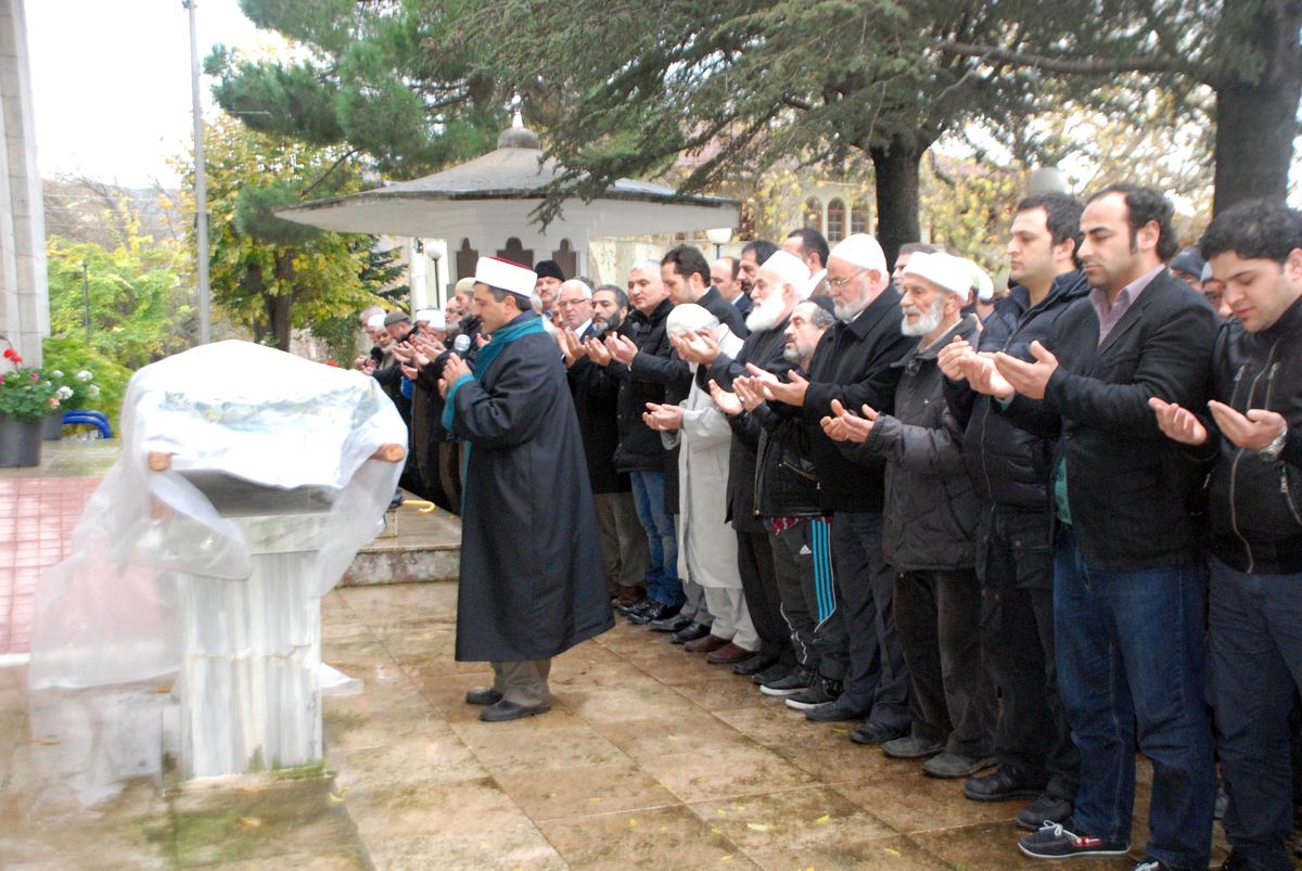 Sultan Baba\'nın Kızı Yalova\'da Toprağa Verildi