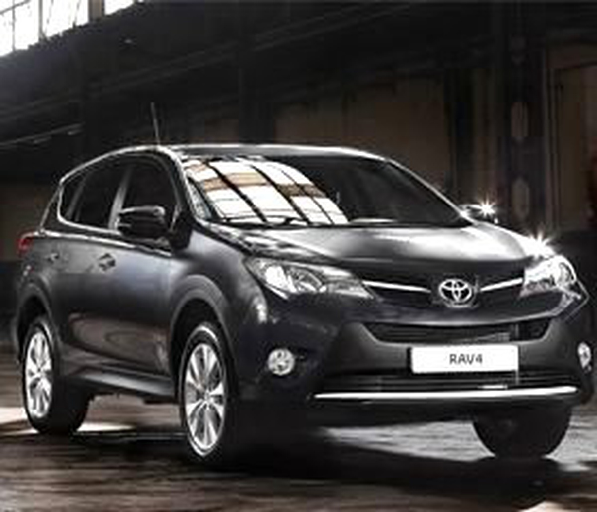 Toyota RAV4 Yenilenen Yüzüyle Karşınızda