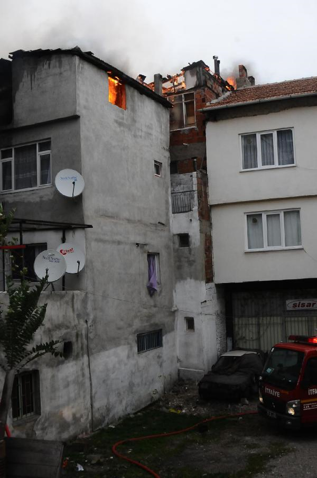 Yangında Mahsur Kalan 95 Yaşındaki Kadın Böyle Kurtarıldı