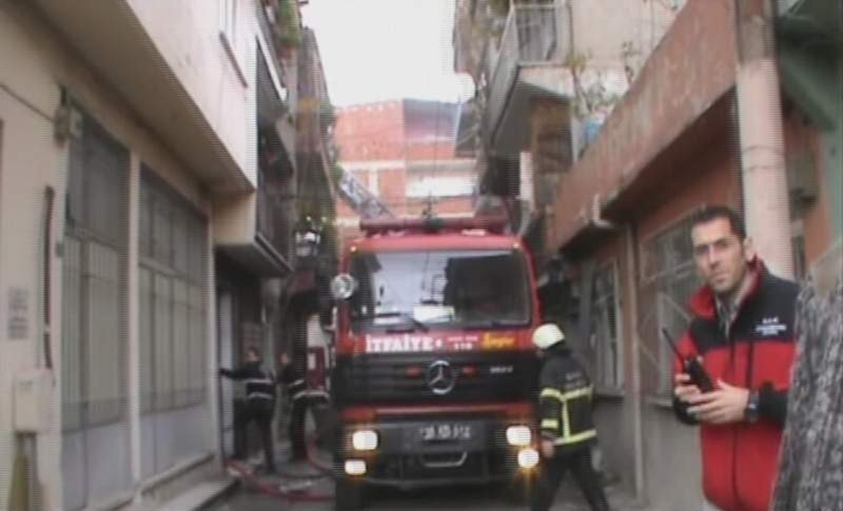 Yangında Yaşlı Kadını ve Tavşanları Son Anda Kurtardılar