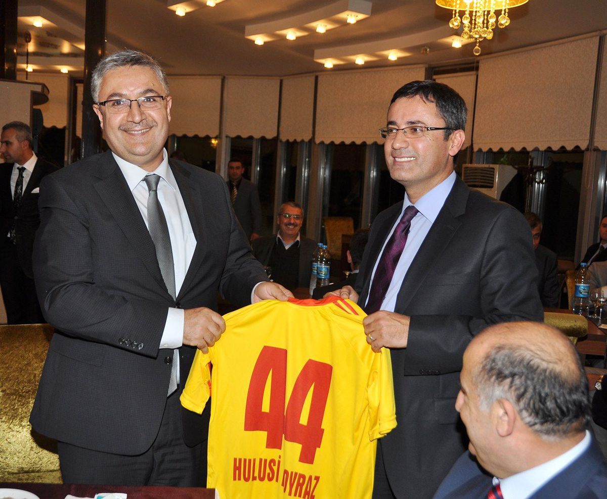 Yeni Malatyaspor\'un Başarısı İçin Yemekte Bir Ardaya Gelindi