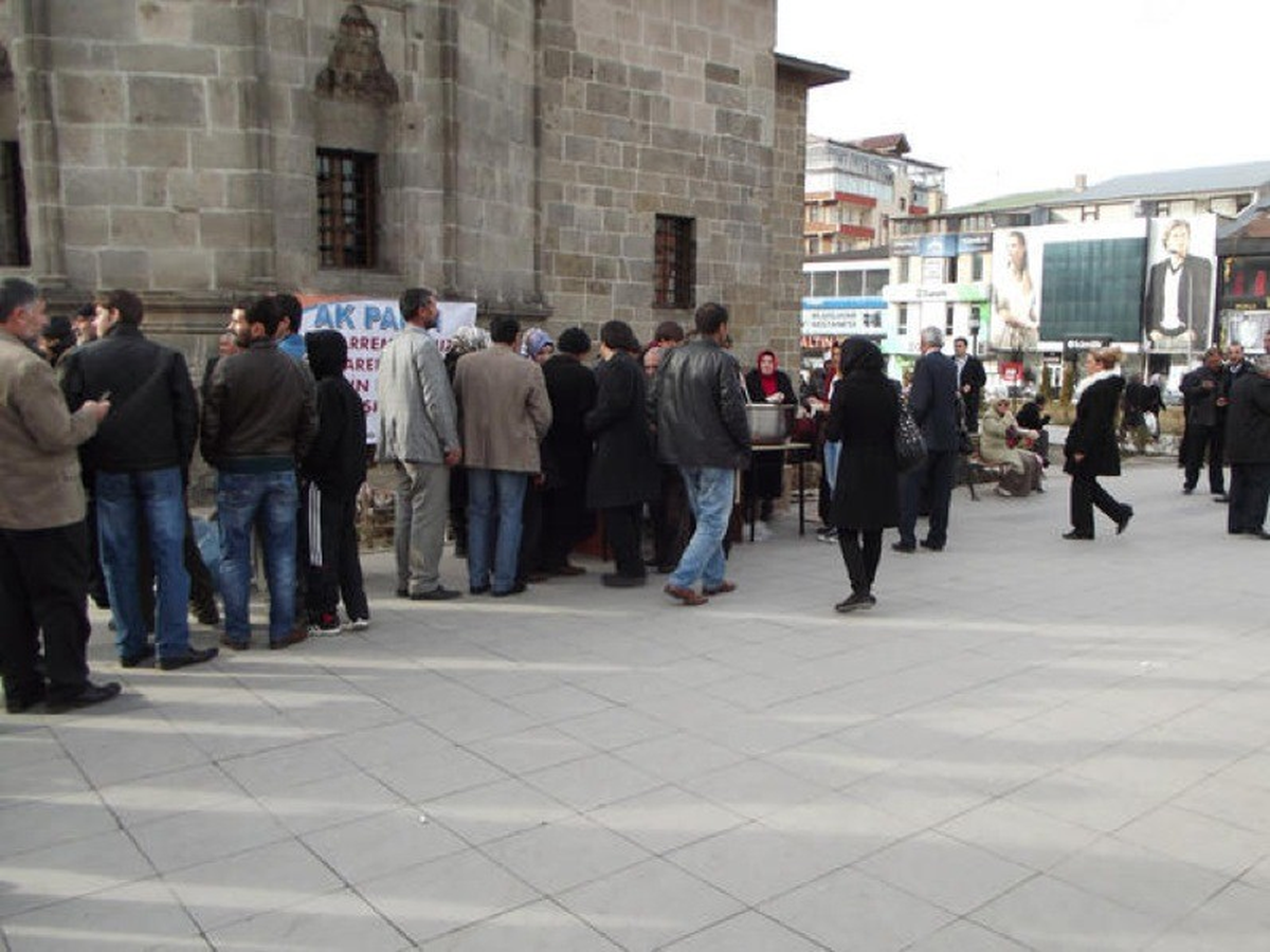 AK Parti Erzurum Teşkilatı Aşure Etkinliği Düzenledi