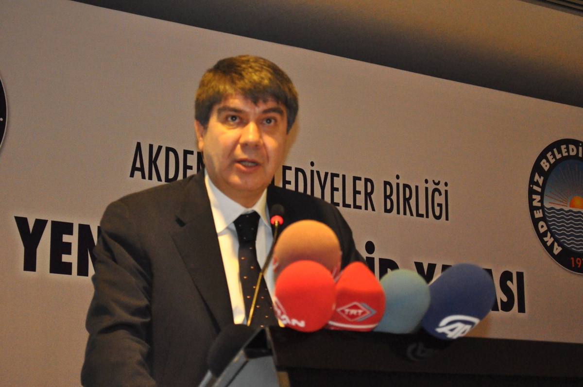 Akdeniz Belediyeler Birliği\'nden "Yeni Büyükşehir Yasası" Bilgilendirme Toplantısı