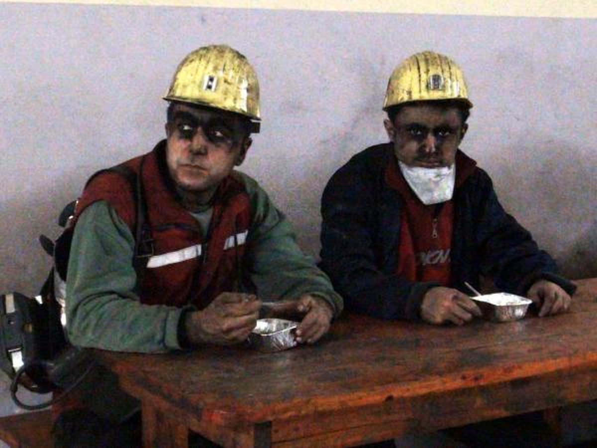 Amele Birliği Madencilere Aşure Dağıttı