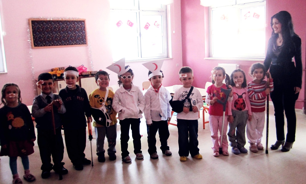 Anaokulu Öğrencileri Kızılay Gönüllüsü Oldu