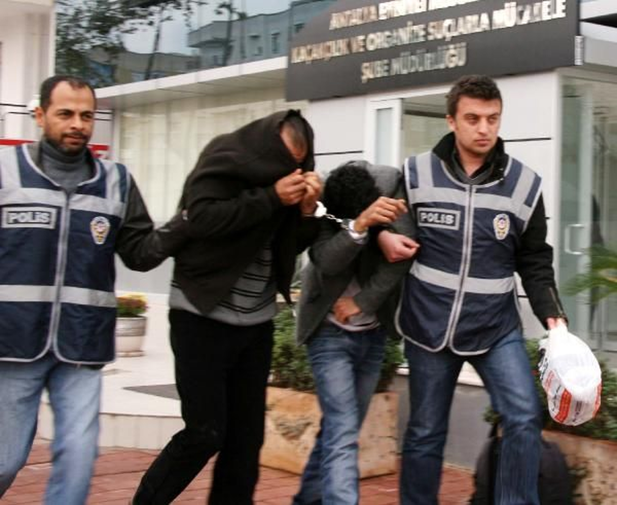 Antalya\'da Uyuşturucu Operasyonları